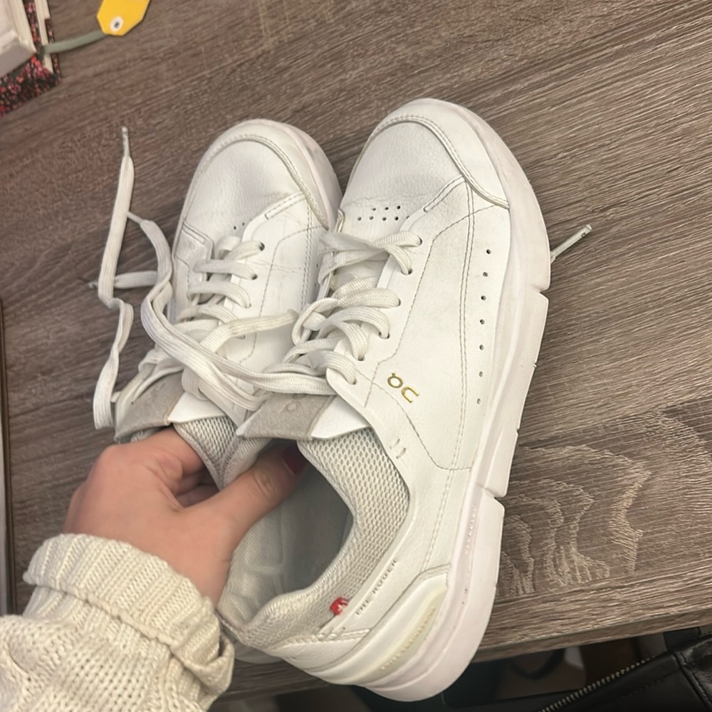 On Cloud Roger sneakers